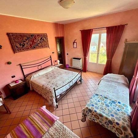 מלון בורגטו די וארה La Casa Rosa מראה חיצוני תמונה
