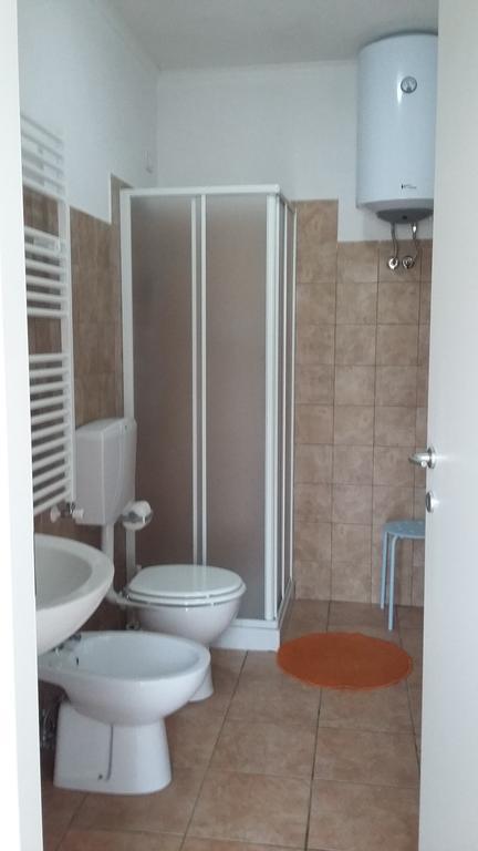 מלון בורגטו די וארה La Casa Rosa מראה חיצוני תמונה